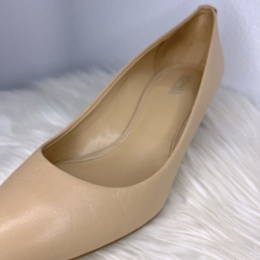 Micheal Kors Dorothy Flex Pump Tan Classic Heel - Color Light Brush - Size: 5.5M - Picture 5 of 16